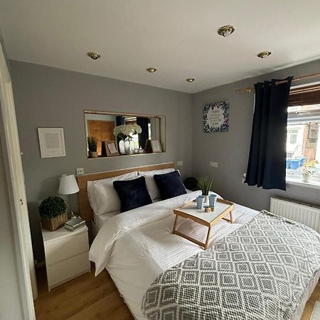 Amazing En-Suite Apartment In Finchley Central Лондон Екстер'єр фото