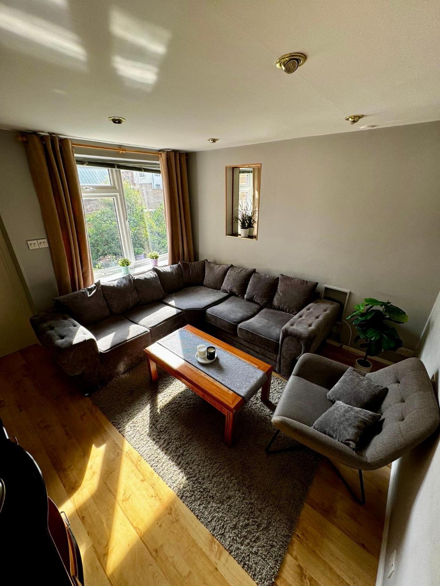Amazing En-Suite Apartment In Finchley Central Лондон Екстер'єр фото