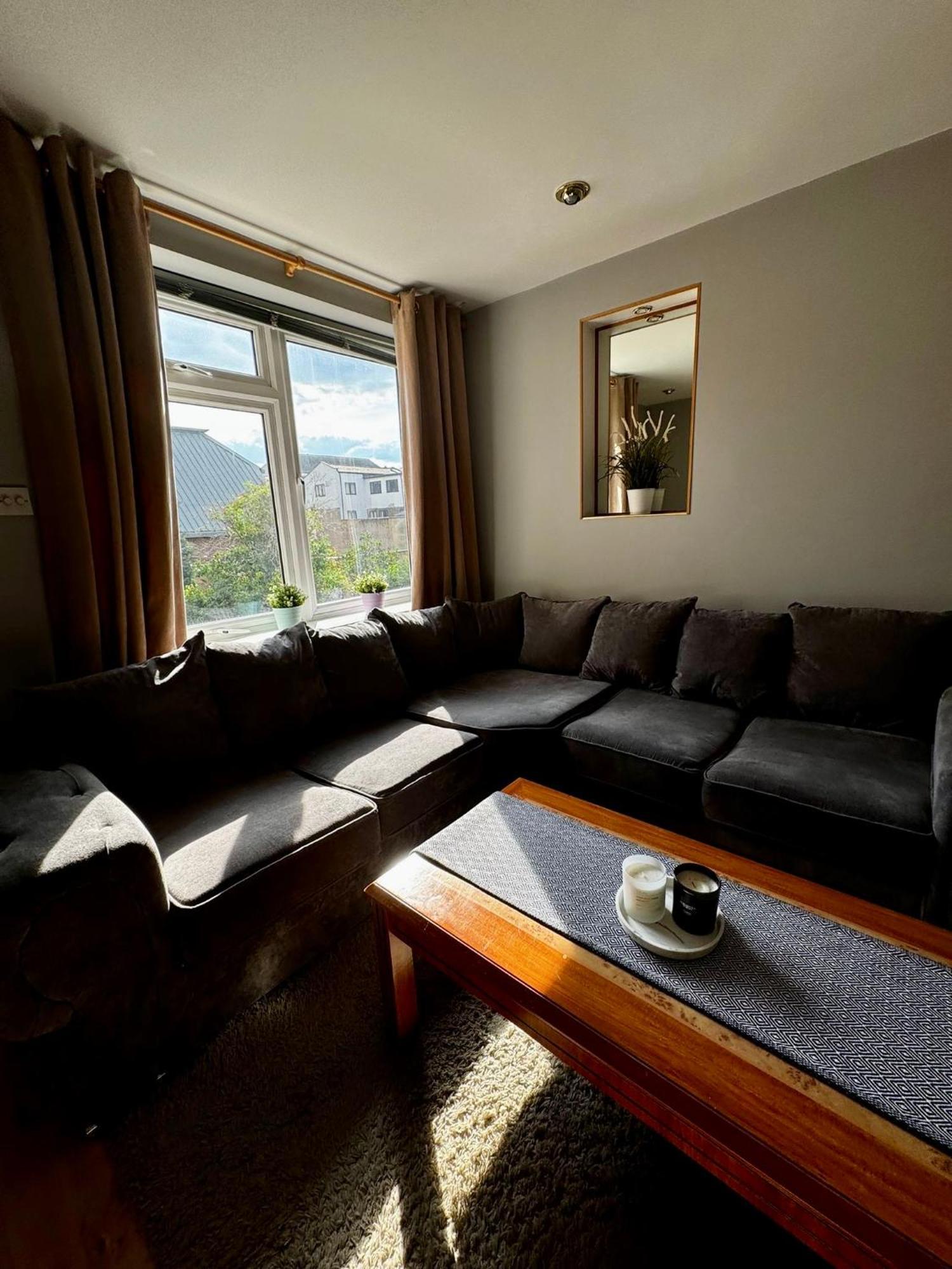 Amazing En-Suite Apartment In Finchley Central Лондон Екстер'єр фото