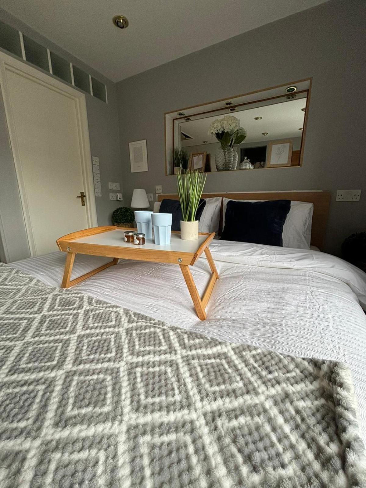 Amazing En-Suite Apartment In Finchley Central Лондон Екстер'єр фото