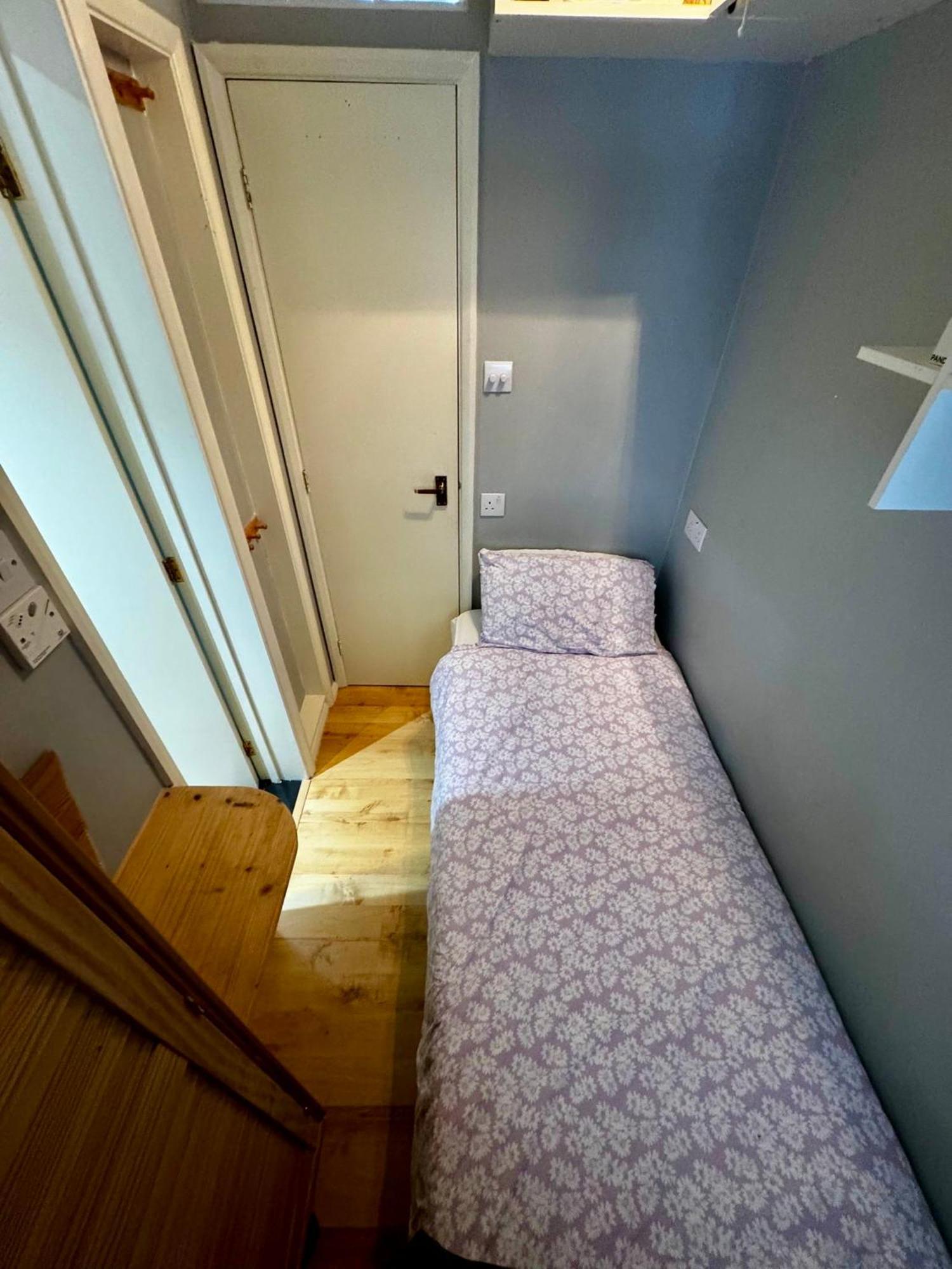 Amazing En-Suite Apartment In Finchley Central Лондон Екстер'єр фото