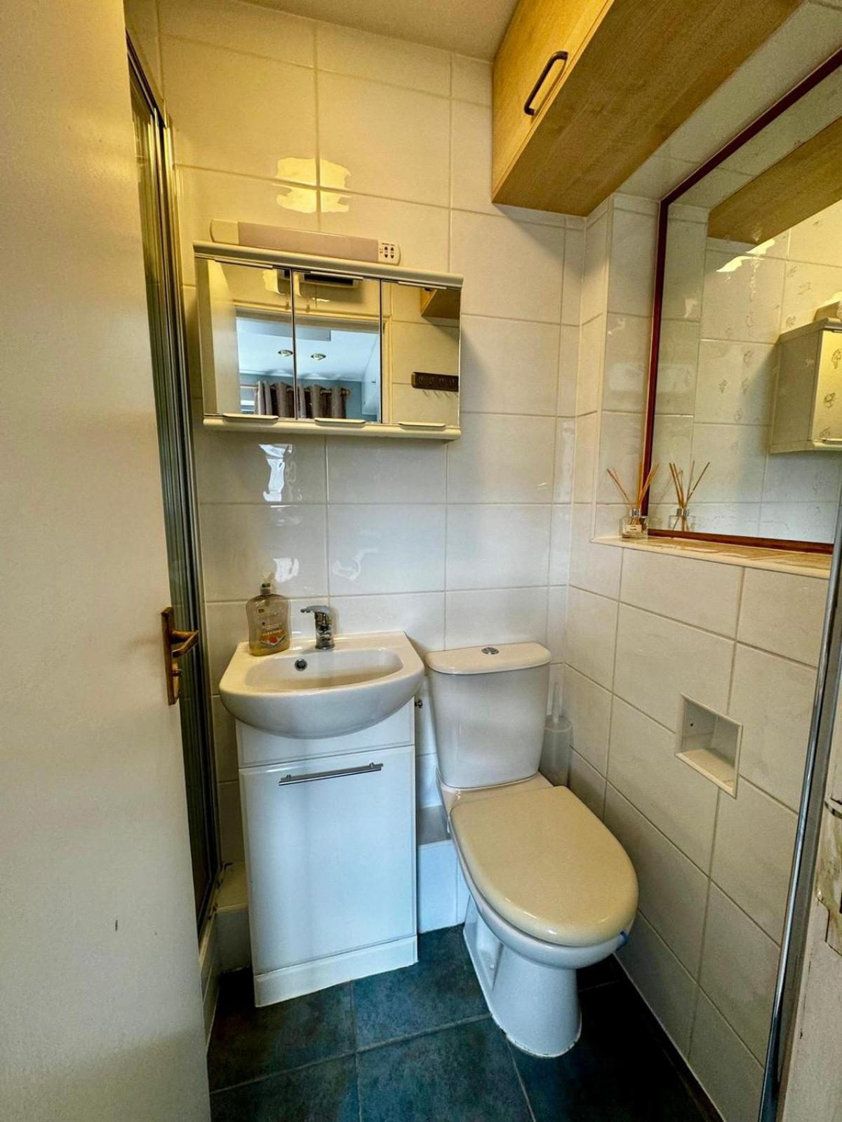 Amazing En-Suite Apartment In Finchley Central Лондон Екстер'єр фото