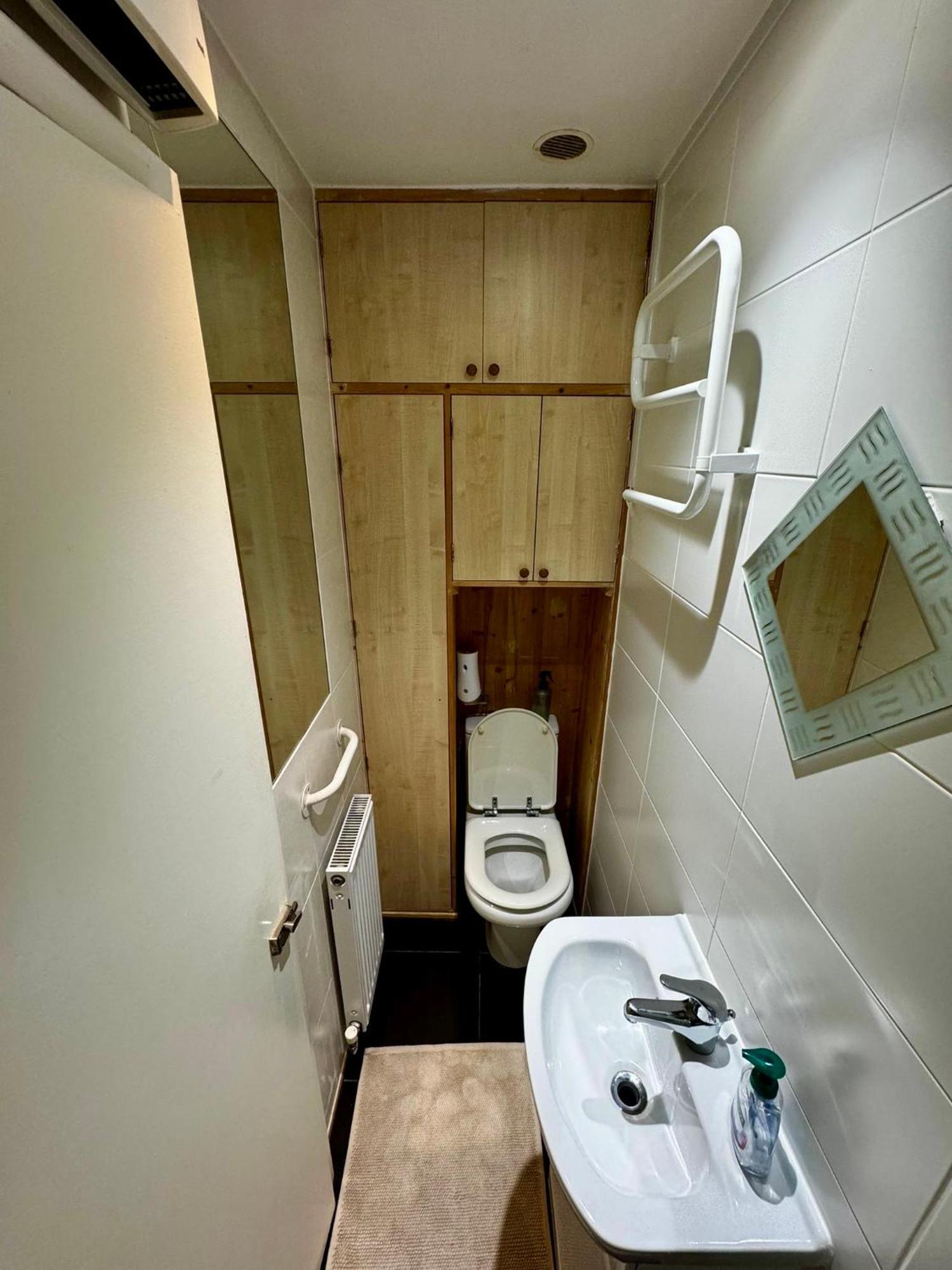 Amazing En-Suite Apartment In Finchley Central Лондон Екстер'єр фото