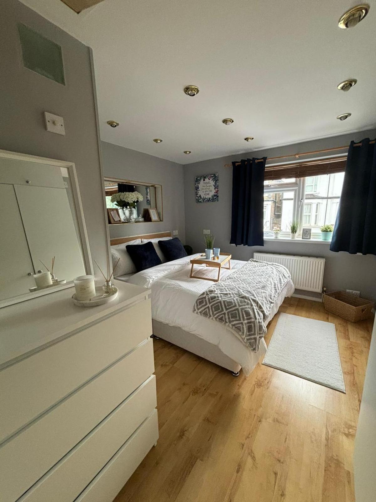 Amazing En-Suite Apartment In Finchley Central Лондон Екстер'єр фото