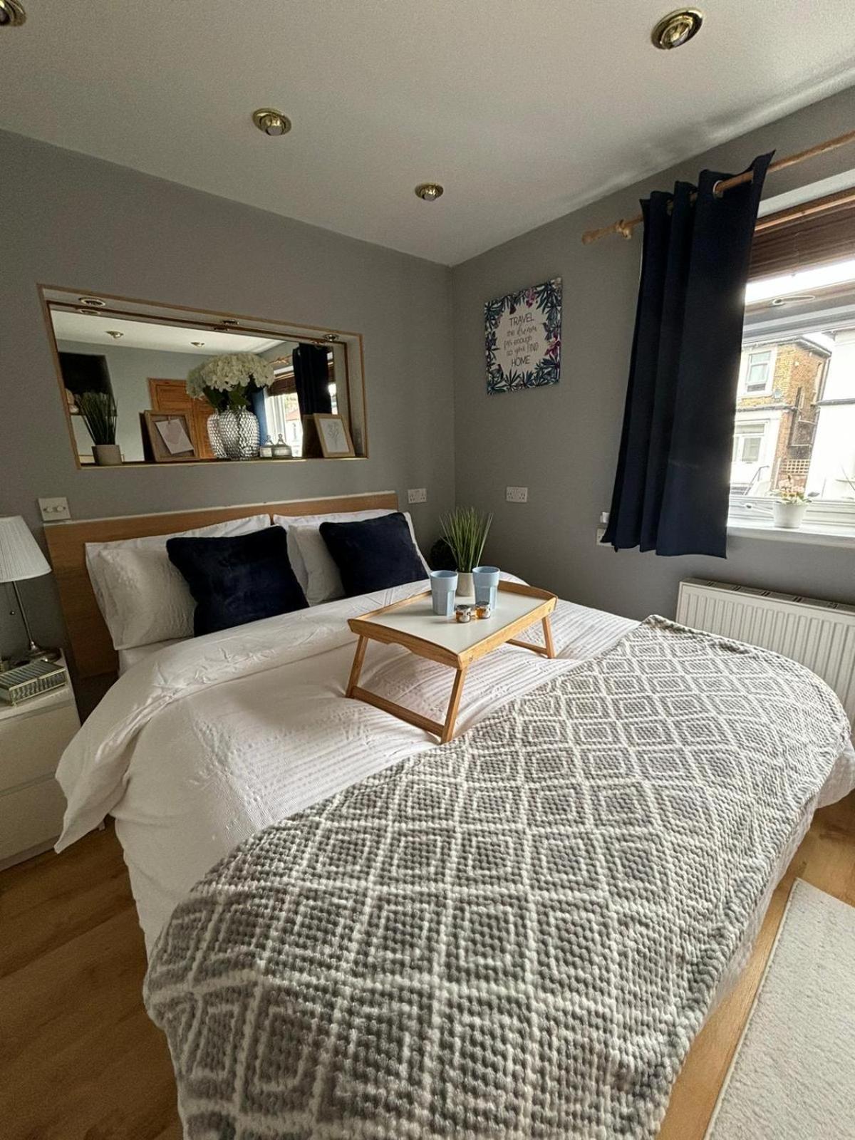 Amazing En-Suite Apartment In Finchley Central Лондон Екстер'єр фото