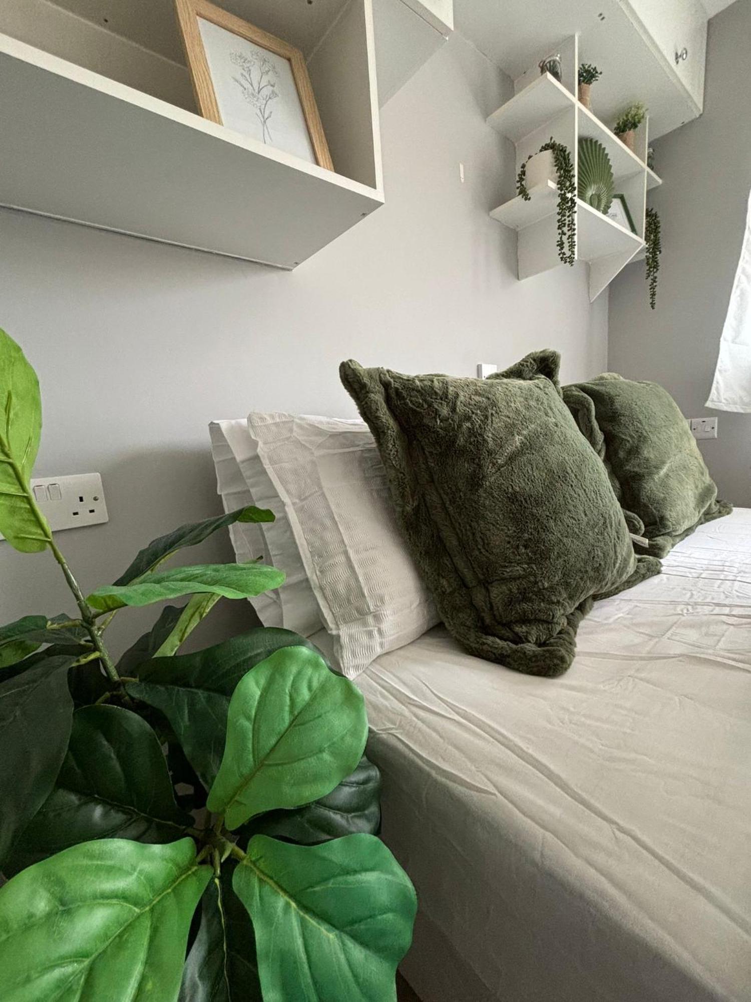 Amazing En-Suite Apartment In Finchley Central Лондон Екстер'єр фото