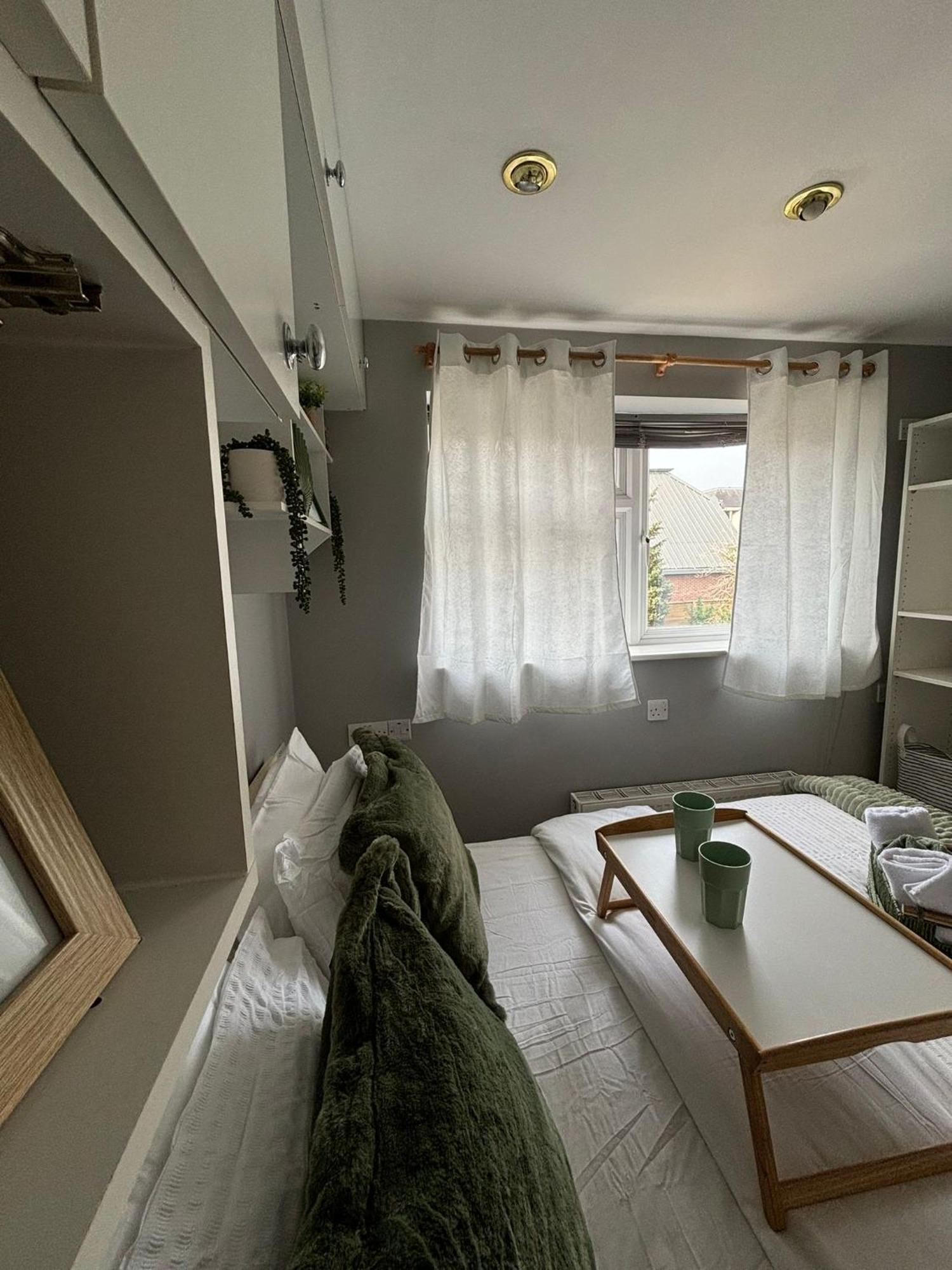 Amazing En-Suite Apartment In Finchley Central Лондон Екстер'єр фото